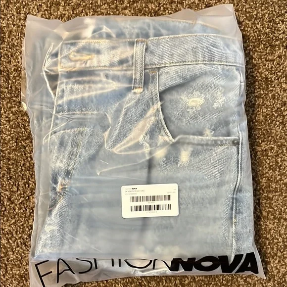 Fashion Nova 90’s Baggy Jeans - Picture 6 of 6